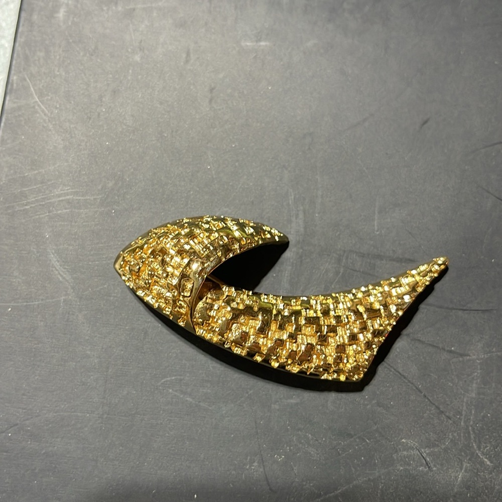 Modern Pin - Picture 2 of 3